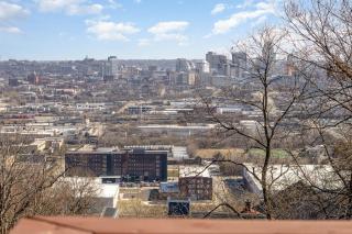 Downtown Views-Prime Location! - Cincinnati - 9