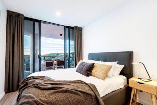 5 Star Beachfront Sky Home in Prime Location - Gold Coast - 1