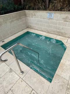 5 Star Beachfront Sky Home in Prime Location - Gold Coast - 7