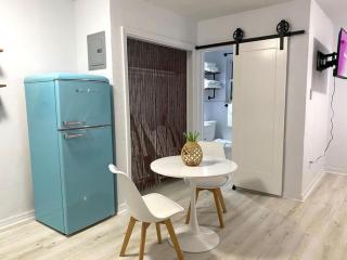 Pineapple Shores Retro Inn 5 - 1