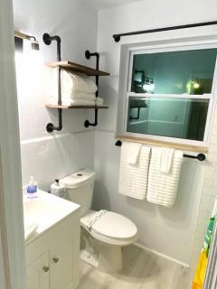 Pineapple Shores Retro Inn 3 - 5