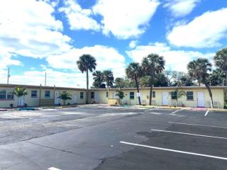 Pineapple Shores Retro Inn 4 - Daytona Beach - 3