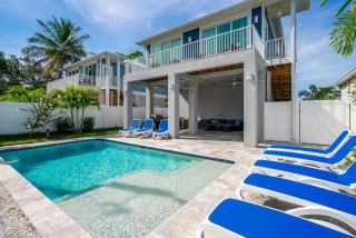 TWO, YES, TWO brand new homes, side by side, creating the Palace to fit the entire crew, home - Fort Myers Beach - 5