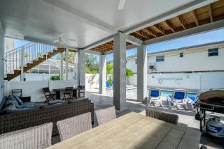 TWO, YES, TWO brand new homes, side by side, creating the Palace to fit the entire crew, home - Fort Myers Beach - 3