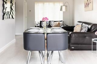 Lovely House in Welwyn with Garden and Off road parking - 1