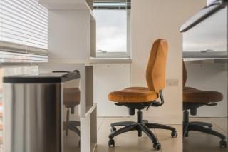 Liverpool City Centre Penthouse, Huge Balcony & Skyline Views, Secure Parking - 3