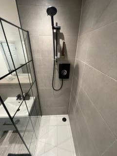 Modern Cosy 1 Bed Apartment near City Centre~Double Bed~Parking - Manchester - 2