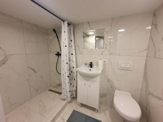 Madam with AC and the central location - Budapest - 7