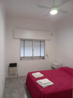 Casa con parque, parrilla y garage para vehículo. - 1