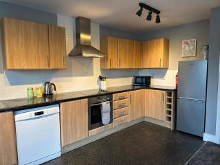 Stylish 2 Bed Apartment Derby - 6