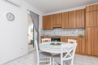 Apartment in Supetar with terrace, air conditioning, W-LAN 3553-4 - 3