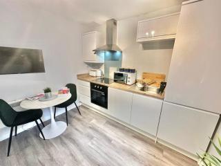 Snug in the Heart of Town Centre - Close to Beach and Nightlife - 8