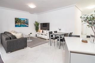Modern 3 Bedroom Apartment in Marbella with a Heated Pool close to Puerto Banus - Marbella - 2