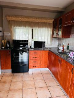 A Cozy Secure 2-Bed Apartment with a lovely garden - Gaborone - 6