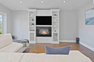 Impressive Modern Waterfront Home on Georgian Bay - Port McNicoll - 3