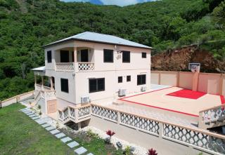 The Pearl - Spacious Air Conditioned 3BD, 2BTH Villa with Gorgeous Views - Old Road - 0