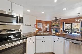 Beautiful Seven Springs- 2 Bed, 2 Bath Condo - Champion - 3
