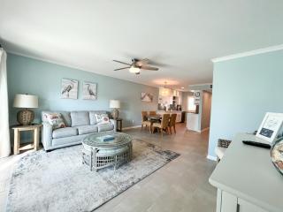Rockport Waterfront Condo on Key Allegro Island - Rockport - 8