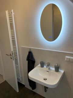 Haus Benz für 8 Personen - 4 Zimmer m. Dusche Vollausstattung 1km v. Wittenberge Baustelle A14 Parkplätze Grill Gemeinschaftsküche - - 7