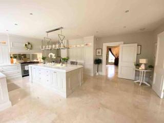 Lakeview Lodge Exclusive Home on the Blessington Lake - 3