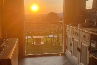 Betty Bedford Horsebox Glamping - Aberaeron - 2