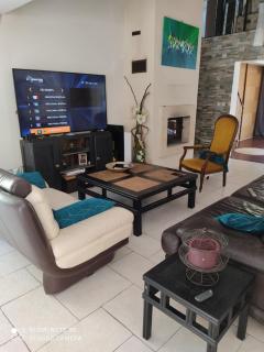 Familly 10 min du circuit 15 min de boulerie jump et 1h30 de Paris Saint Arnoult en voiture ou 55 min en train pensez aux JO - 6