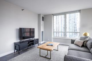 Gold Coast 2BR w Gym Lounge Pool nr Mag Mile CHI-231 - Chicago - 8