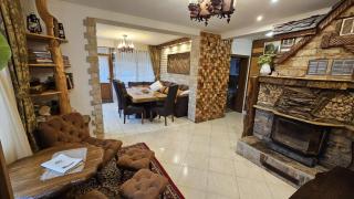 Villa Hills - къща за гости с храна - 1