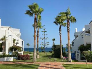 Beachfront Apartment with Direct Beach Access - Casares - 4