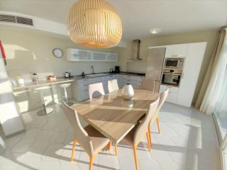 Miraflores Beachfront Penthouse - 4