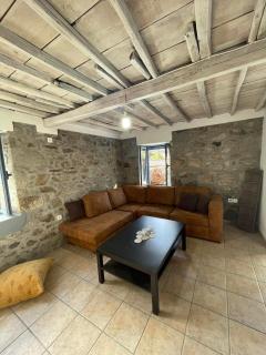 Kontias stonehouse 2 - 5