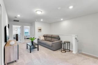 5 Bedrooms 45 Bathrooms Solterra 7436 Ol - 2