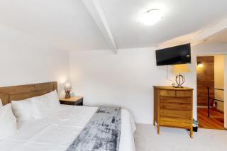 Shredders and Hikers Delight Full Property - 2