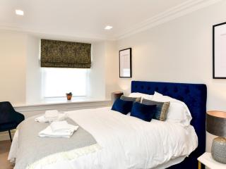 Beautiful 2 Bed Apartment with Parking in the Bay - Pass the Keys - 6