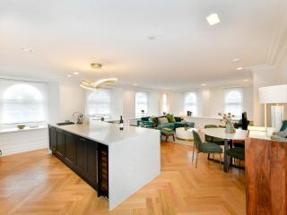 Beautiful 2 Bed Apartment with Parking in the Bay - Pass the Keys - 9