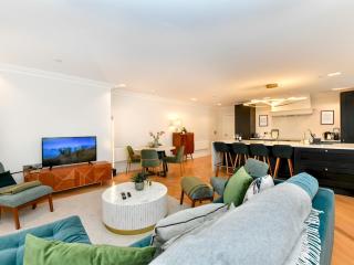 Beautiful 2 Bed Apartment with Parking in the Bay - Pass the Keys - 6