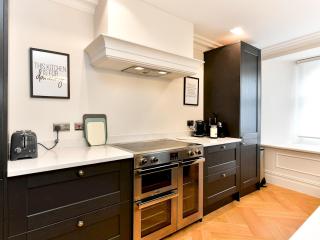 Beautiful 2 Bed Apartment with Parking in the Bay - Pass the Keys - 2