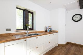 NEW BARN CONVERSION WITH PRIVATE HOT TUB - Halifax - 3