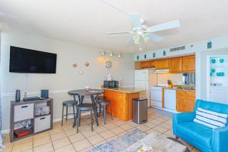 Oceanfront 1 bedroom King suite- Ocean Forest Plaza 1911 - Myrtle Beach - 2