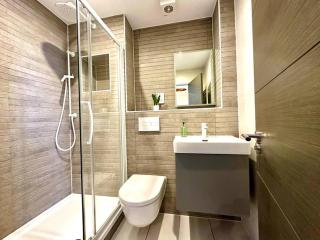 Beautiful Couples Retreat - FREE Parking & WiFi - 1 Minute walk to Poole Quay - Great Location - Free Parking - Fast WiFi - Smart TV - Newly decorated - sleeps up to 2! Close to Poole & Bournemouth & Sandbanks - 9