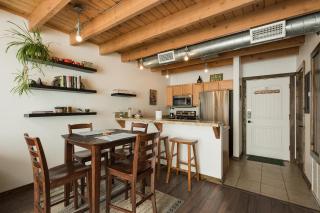 725 E College Unit 8 - 8
