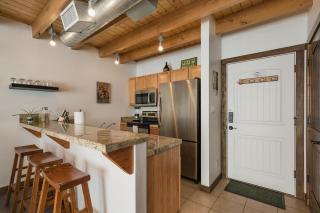 725 E College Unit 8 - 5