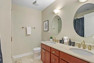Splendid 4BR Apt close to Bars & Restaurants - Damen 1R - Chicago - 6