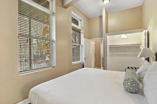 Splendid 4BR Apt close to Bars & Restaurants - Damen 1R - Chicago - 3