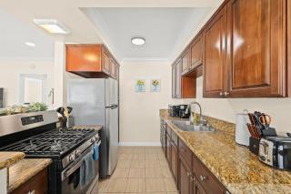 Sunny & Cheerful Near I-10 Queen Beds w Parking! - Alhambra - 4