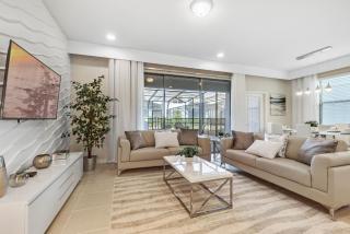 5 Bedrooms 45 Bathrooms Windsor At Westside 8917 Sa - 2