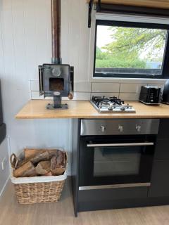 Tiny house with mountain views, indoor and outdoor fire, private courtyard garden - Wanaka - 9