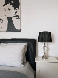Stylish Master Suite + Private Bathroom + TV FREE Parking Pet Friendly - Glenfield - 3