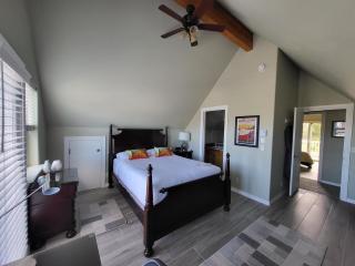 Sunkissed 3BR beach getaway - dog-friendly fenced yard, firepit, glimpse ocean views, near beach access, sleeps 8 - 3