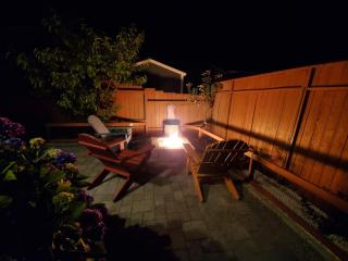 Sunkissed - 90 Seconds to Beach, Firepit, Privacy Fenced Yard, Gardens - Pacific Beach - 8
